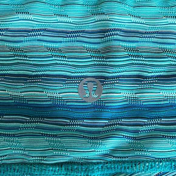 Multicolored lululemon 21” length leggings size 8 - Picture 2 of 4